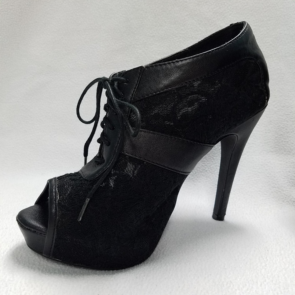 Carlos Santana lace peeptoe booty.